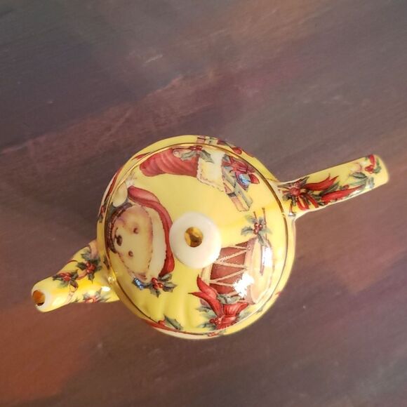 Miniature Teddy Bear Christmas Porcelain Teapot - Picture 3 of 5